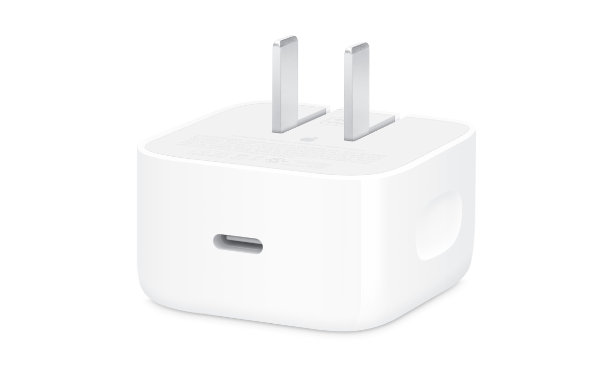 iPhone 17 : ce chargeur rapide officiel adapte automatiquement sa puissance pour ne pas abîmer votre batterie