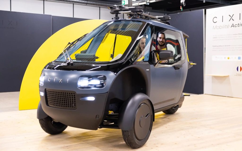 Doubler des voitures en pédalant ? C’est possible avec ce tricycle électrique français