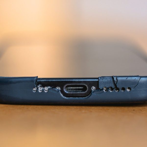 iPhone : il faut qu’on parle de la longévité catastrophique des coques officielles d’Apple