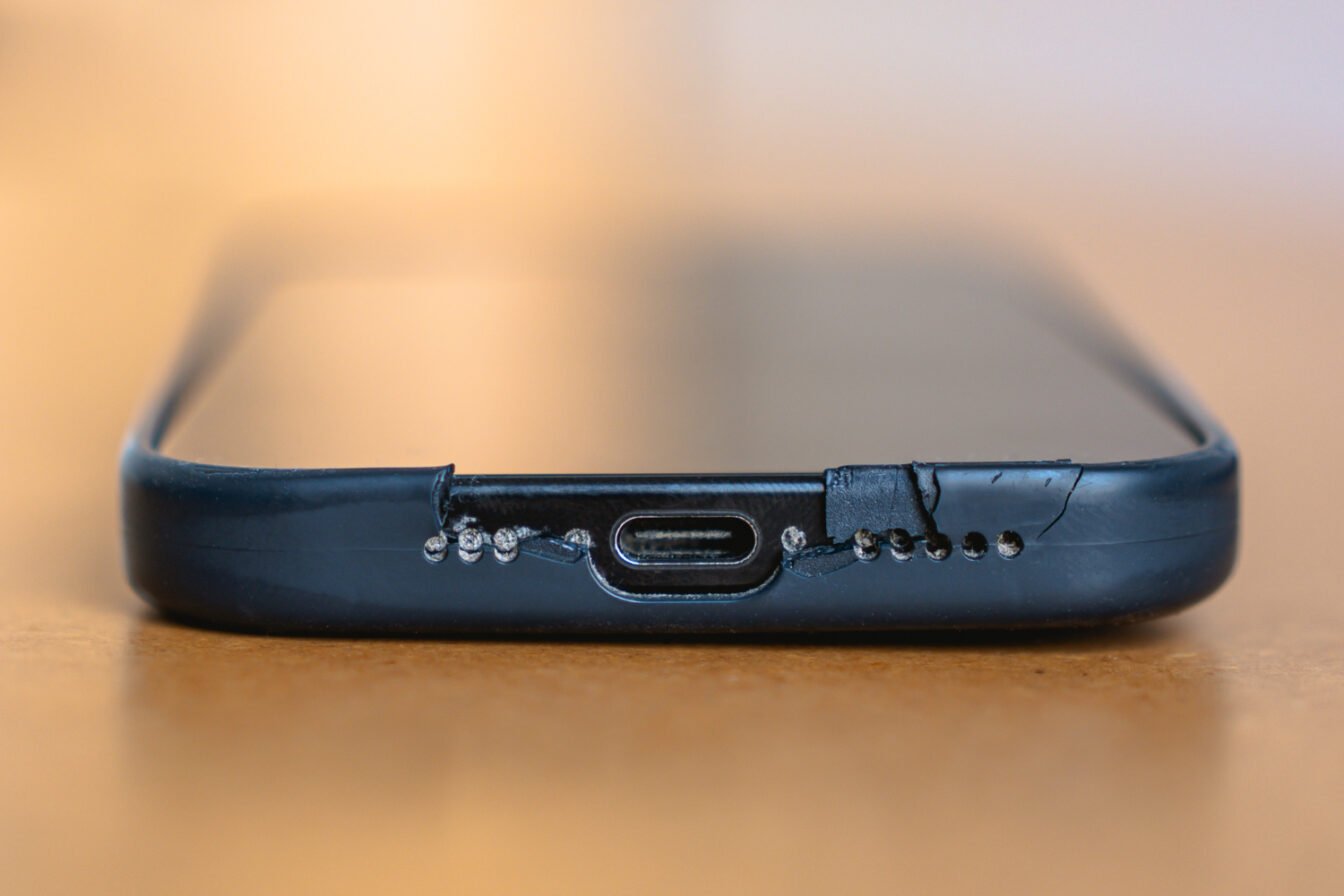 iPhone : il faut qu’on parle de la longévité catastrophique des coques officielles d’Apple