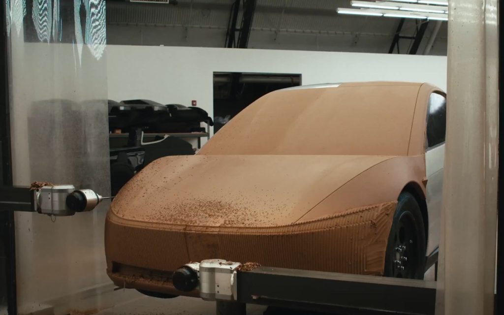 Tesla a-t-il laissé échapper un Cybertruck façon monospace dans cette vidéo ?