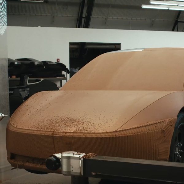 Tesla a-t-il laissé échapper un Cybertruck façon monospace dans cette vidéo ?