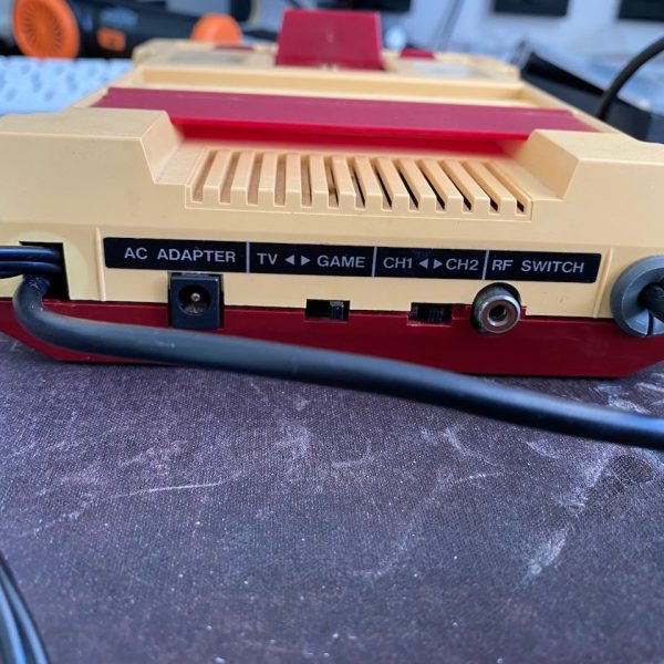 Famicom-OpenAV – Pour ajouter une sortie AV composite sur une Famicom