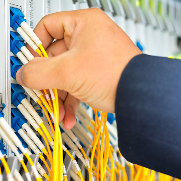 “Soit c’est elle, soit c’est moi” : excédés, ils se débranchent entre eux pour avoir la fibre
