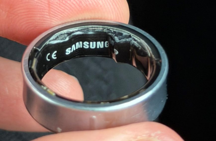 Un utilisateur de Galaxy Ring piégé par la batterie de sa bague qui gonfle