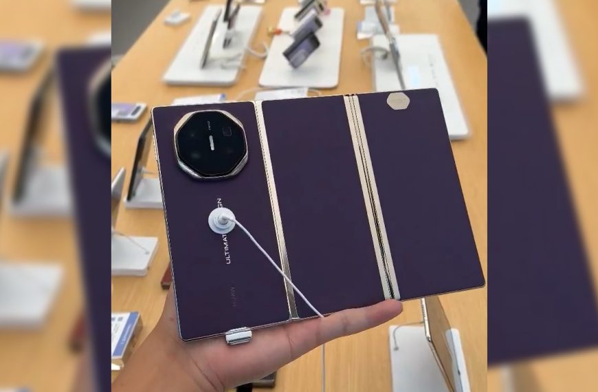 Vous vous souvenez du smartphone pliable en trois de Huawei ? La marque revient avec ce modèle encore plus dingue