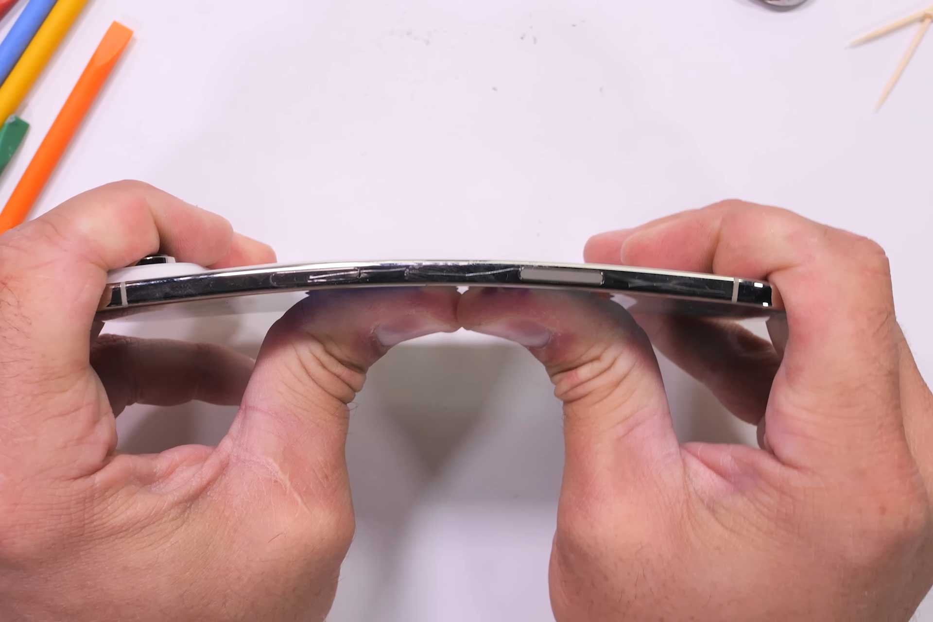 L’iPhone Air est-il aussi robuste qu’Apple le prétend ? On a enfin la réponse