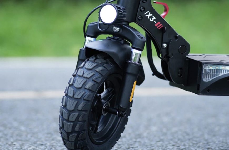 800W sous le pied, 40km dans le viseur : à prix XS, cette trottinette tout-terrain se vend par camions 🚛