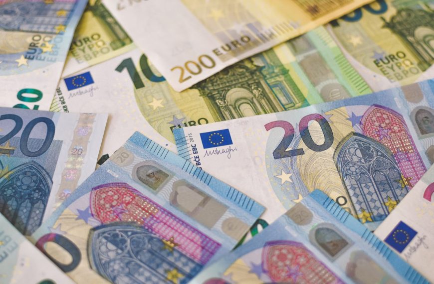 Phishing, extorsion et arnaques : Interpol confisque 439 millions de dollars aux escrocs