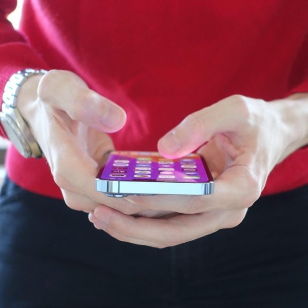 Apple alerte des utilisateurs français d’iPhone visés par des logiciels espions