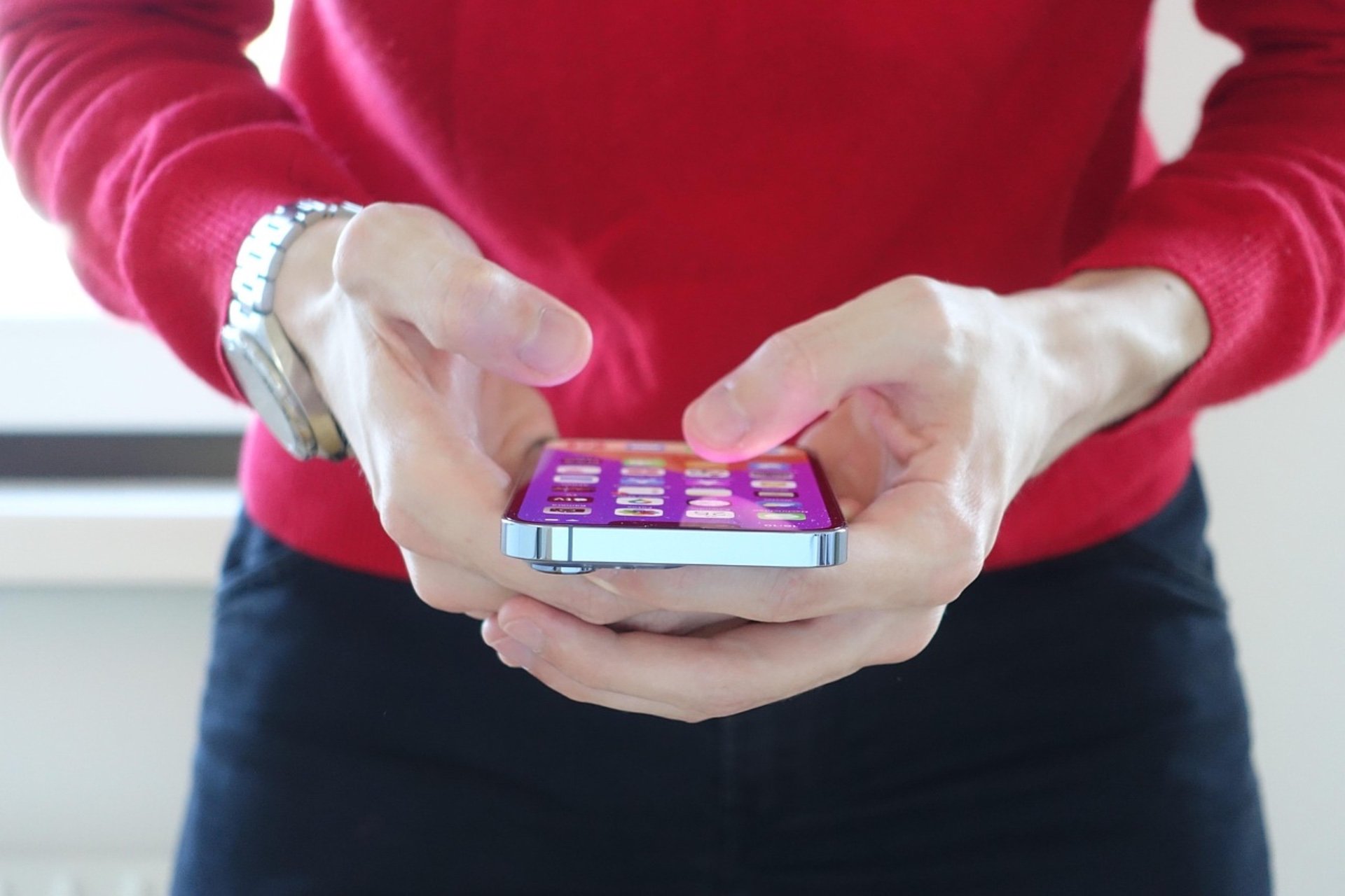 Apple alerte des utilisateurs français d’iPhone visés par des logiciels espions