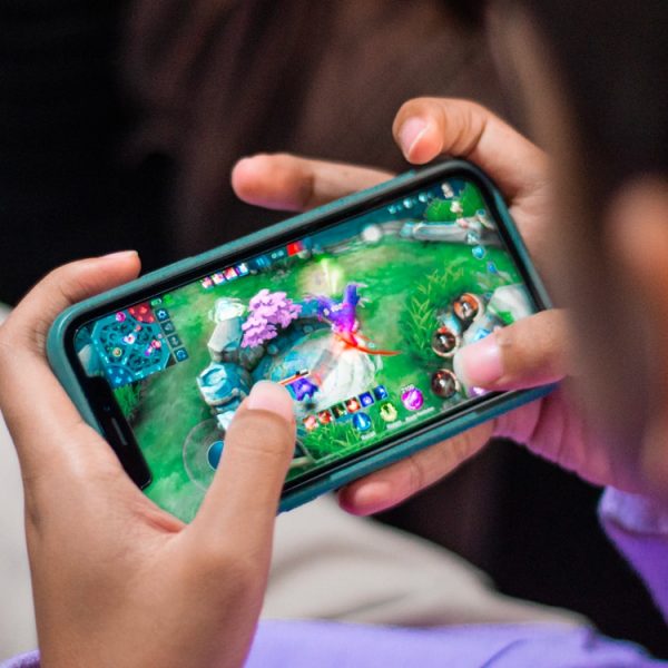 iPhone : ce jeu inédit se pilote sans les mains grâce à un accessoire surprenant