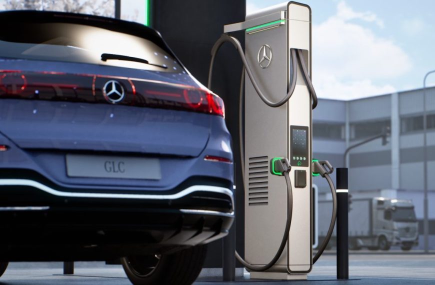 Mercedes va bientôt vous offrir 300 km d’autonomie en 10 minutes grâce à ces nouvelles bornes de recharge