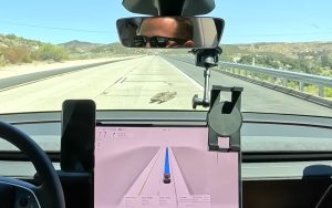 Ce fan de Tesla voulait prouver que la conduite autonome fonctionne, il repart avec une facture salée (+vidéo)