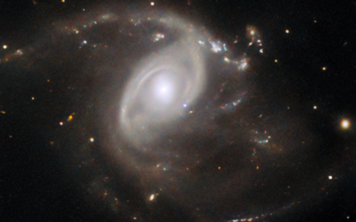 L’explosion de cette étoile « cannibale » en supernova pourrait être visible en plein jour