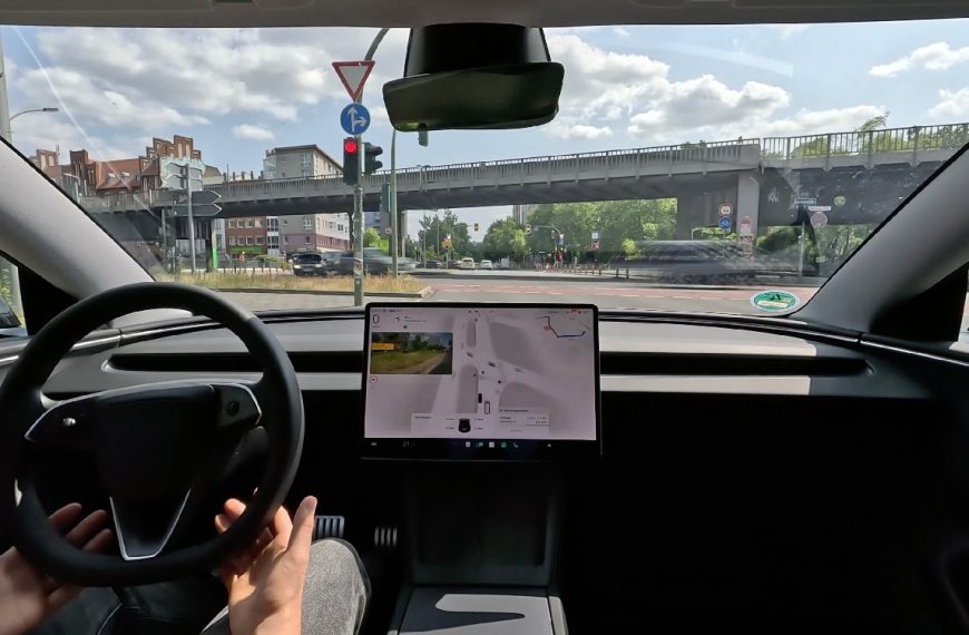 La conduite autonome de Tesla (FSD) enfin déployée hors Amérique, la promesse d’Elon Musk en marche