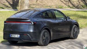 Tesla change enfin le design de cette pièce qui a piégé des passagers dans leurs voitures