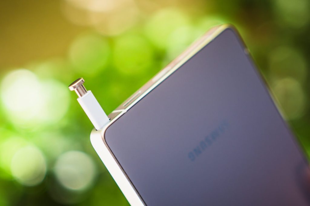 Galaxy S26 Ultra : Samsung sauverait son S Pen, et son nouveau design a déjà fuité
