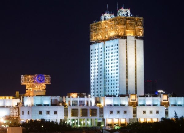 Telex : La Russie lance un plan décennal pour la lithographie EUV, OpenAI s'allie à Broadcom pour concevoir sa 1ère puce IA, La triade CIA, un modèle dépassé
