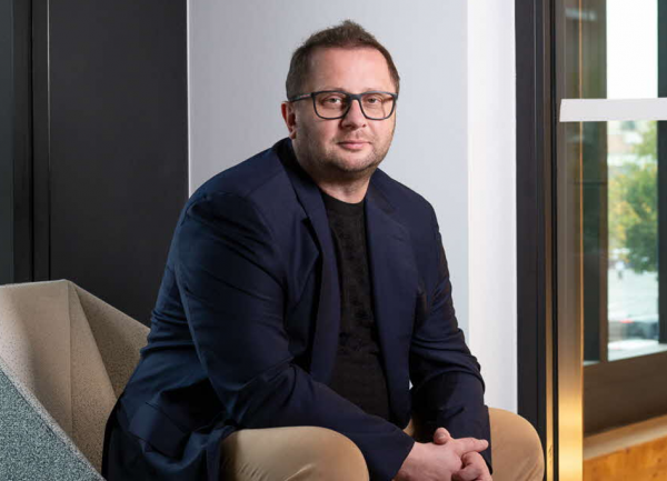 OVH écarte son DG Benjamin Revcolevschi sur fond de croissance molle