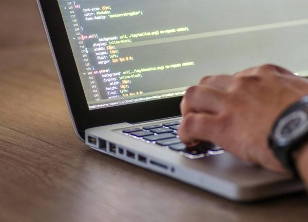 85% des développeurs utilisent régulièrement l'IA