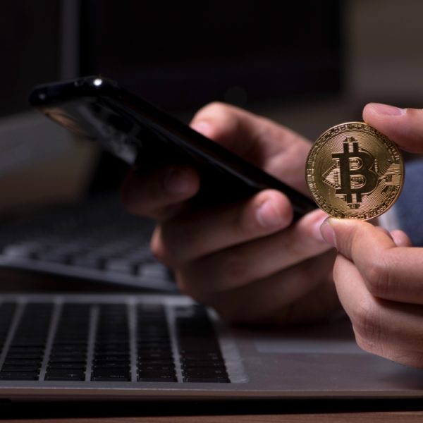 Bitcoin : elle se fait arrêter avec plus de 6 milliards d’euros en poche, c’est la plus grosse saisie de l’histoire