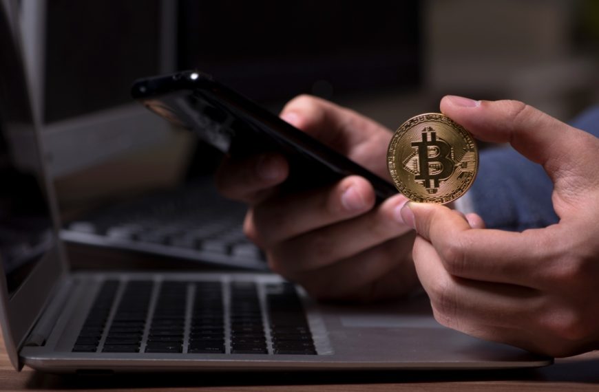 Bitcoin : elle se fait arrêter avec plus de 6 milliards d’euros en poche, c’est la plus grosse saisie de l’histoire