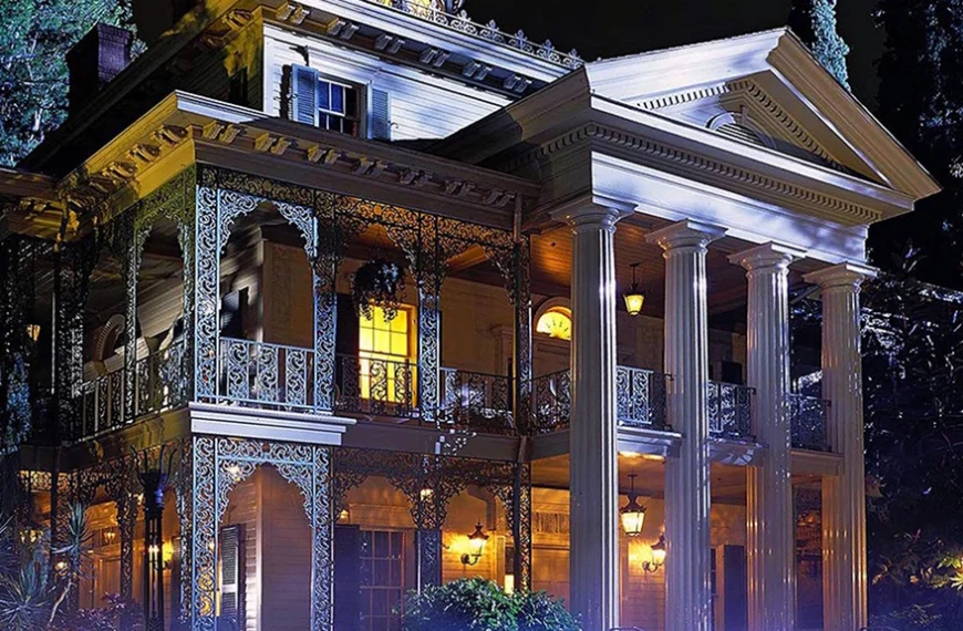 Décès à Disneyland : une visiteuse fait un malaise dans l'attraction du Manoir Hanté…