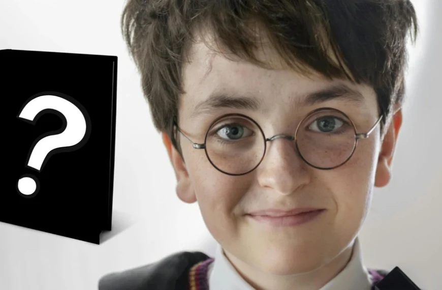 La série Harry Potter reprend bien plus les livres de J.K Rowling que les films, mais… Elle va aussi prendre des libertés !