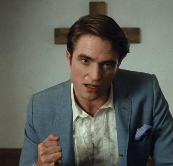 Tom Holland et Robert Pattinson se font face sur Netflix dans ce thriller glaçant : les stars de Spider-Man et The Batman sont méconnaissables