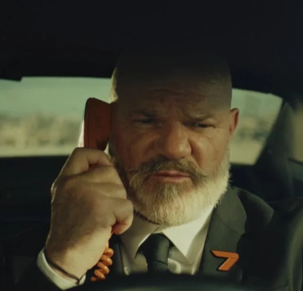 Call of Duty Black Ops 7 : Philippe Etchebest sort de sa brigade pour entrer dans une autre… Le FPS concurrent de Battlefield 6 sort les couteaux (de cuisine) !