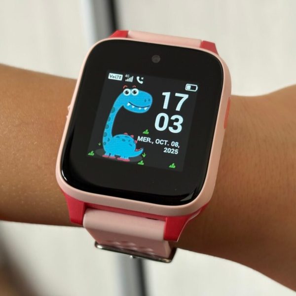 Montres connectées pour enfant : gadget, fil à la patte numérique, ou outil d’« autonomie » ?