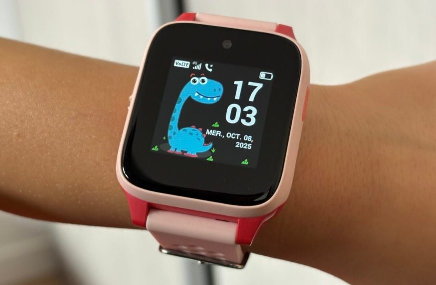 Montres connectées pour enfant : gadget, fil à la patte numérique, ou outil d’« autonomie » ?