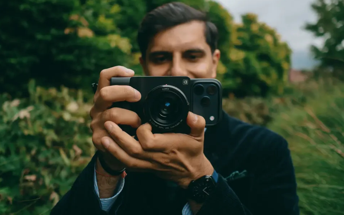Cet accessoire transforme votre iPhone en appareil photo boosté à l’IA, c’est bluffant