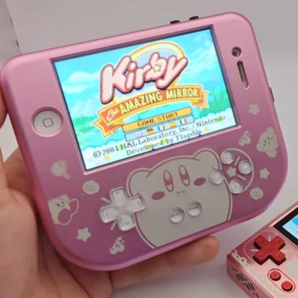 Cette console portable qui lance des jeux PlayStation est en réalité un iPhone 4S