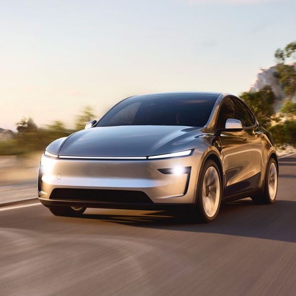 Tesla relance ce mode “fou” de sa conduite autonome qui fait sauter les limites de vitesse