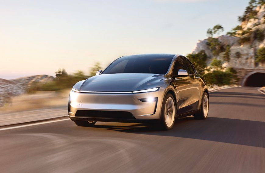 Tesla relance ce mode “fou” de sa conduite autonome qui fait sauter les limites de vitesse