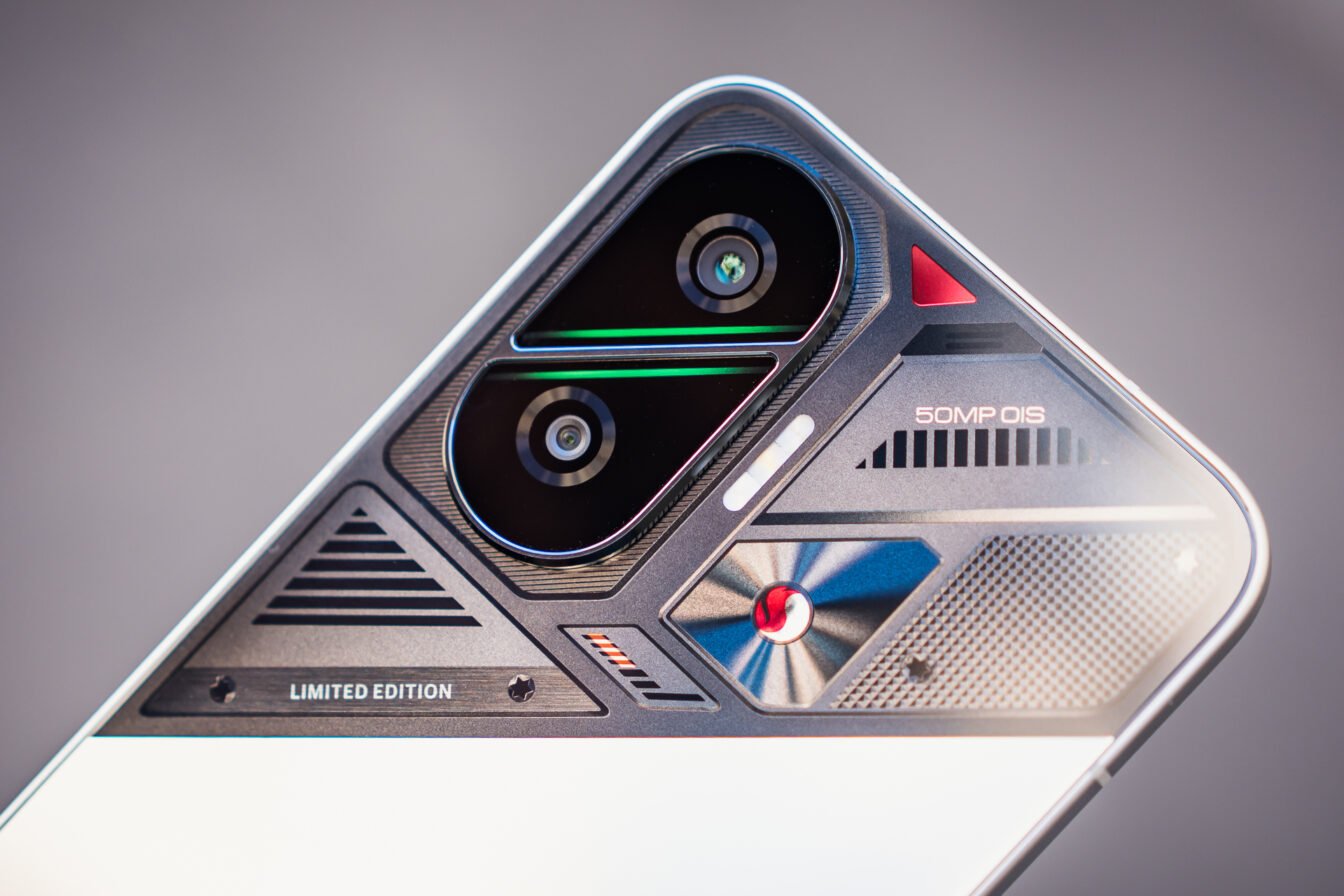 Le Poco F7 tombe à un prix FOU (Snapdragon 8s Gen 4, RAM 12Go, stockage 512Go) 