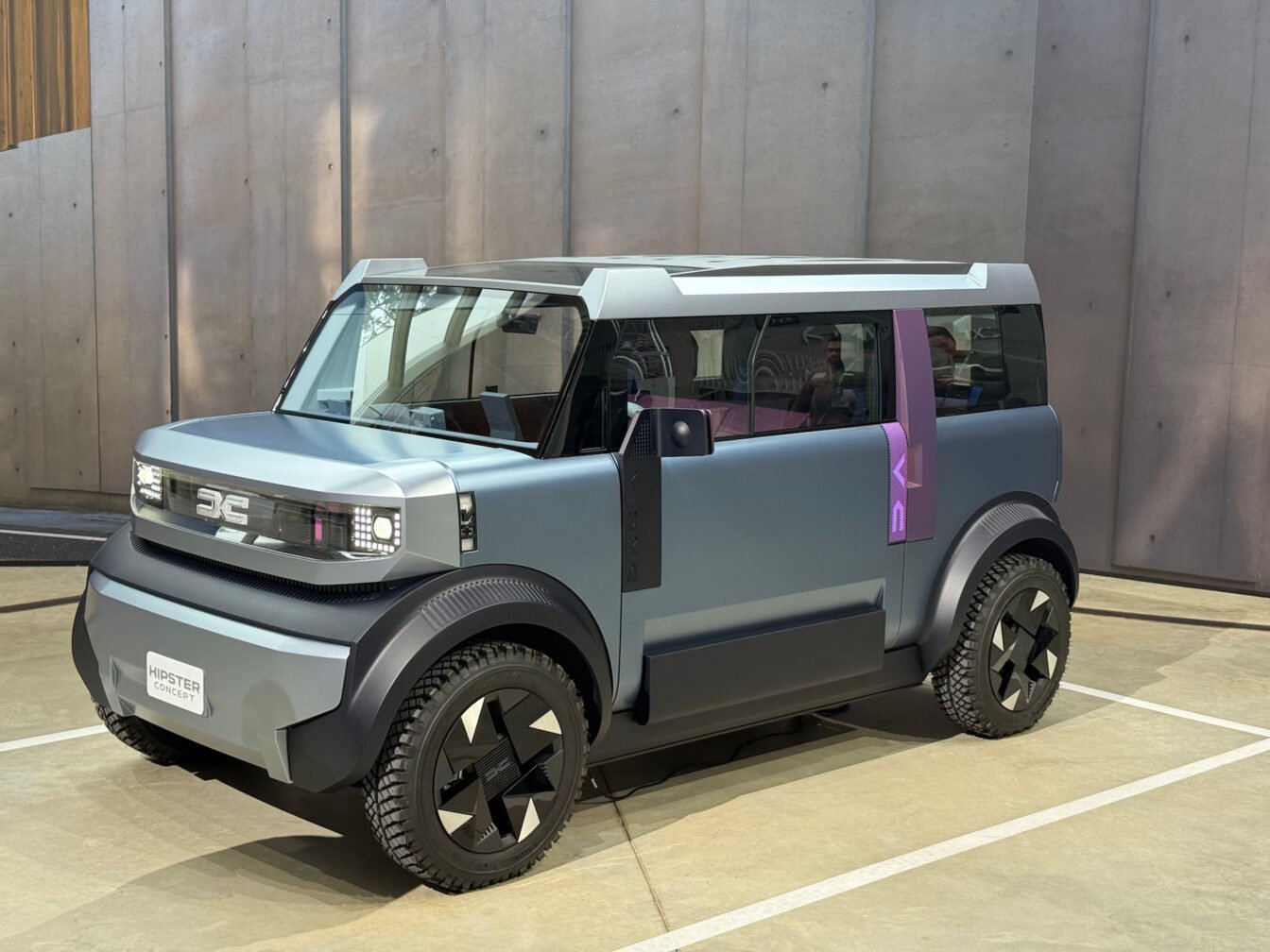 Dacia Hipster : 4 personnes sur 3 mètres pour moins de 15 000 euros ?