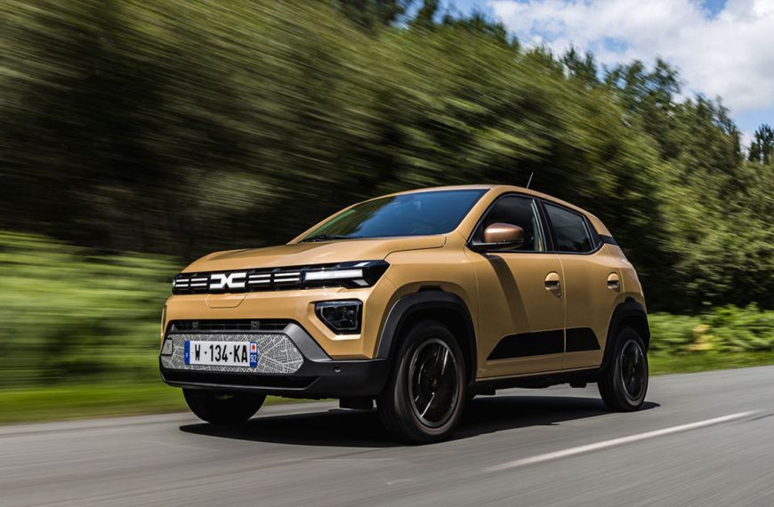 Dacia Spring : plus performante sans augmenter son prix, la citadine abordable fait peau neuve