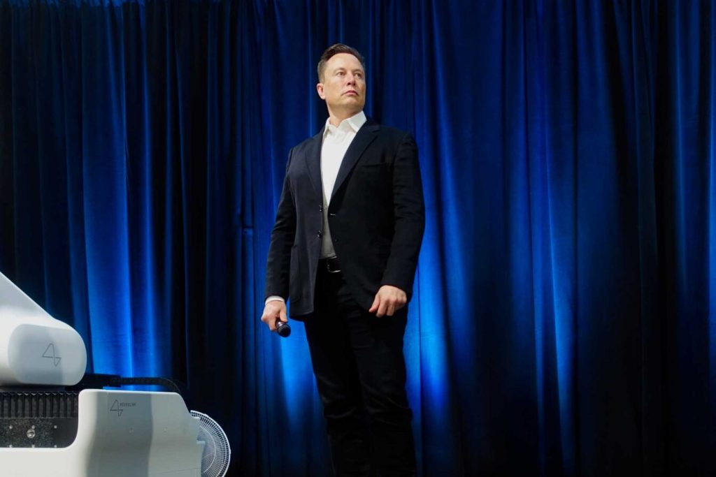 Elon Musk passe le cap des 500 milliards de dollars de fortune, un record historique