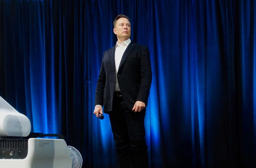 Elon Musk passe le cap des 500 milliards de dollars de fortune, un record historique