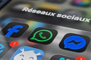 WhatsApp et Messenger s’attaquent aux faux « Brad Pitt » avec de nouveaux outils