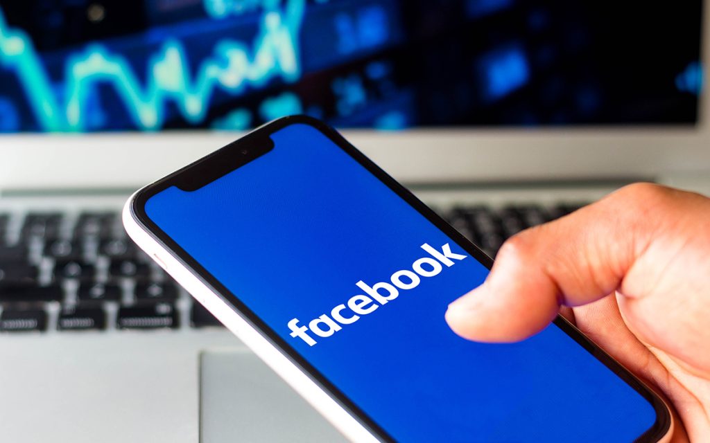 Facebook : les offres d’emploi font leur retour sur le réseau social, tremble LinkedIn !