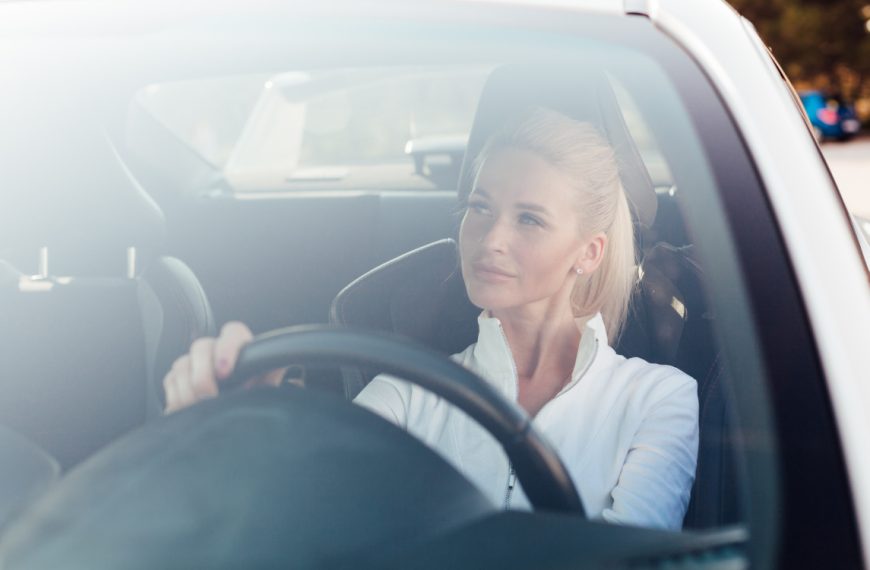 Hommes et femmes au volant, c’est pareil ? Cette étude montre des différences flagrantes