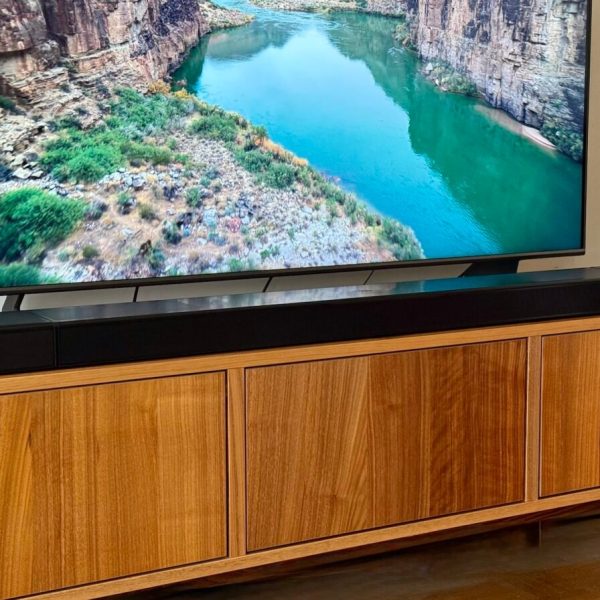 Test Bar 1300MK2 : la barre de son Dolby Atmos de JBL qui veut jouer dans la cour des grands