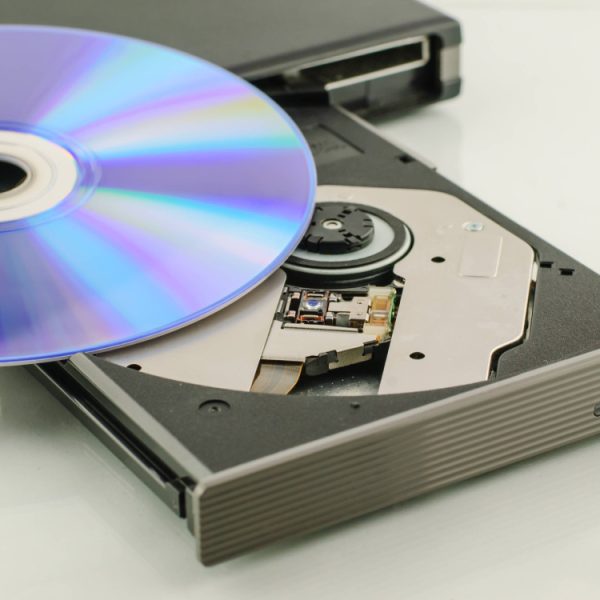 Pourquoi la fin de Windows 10 fait exploser les ventes de lecteurs optiques dans ce pays