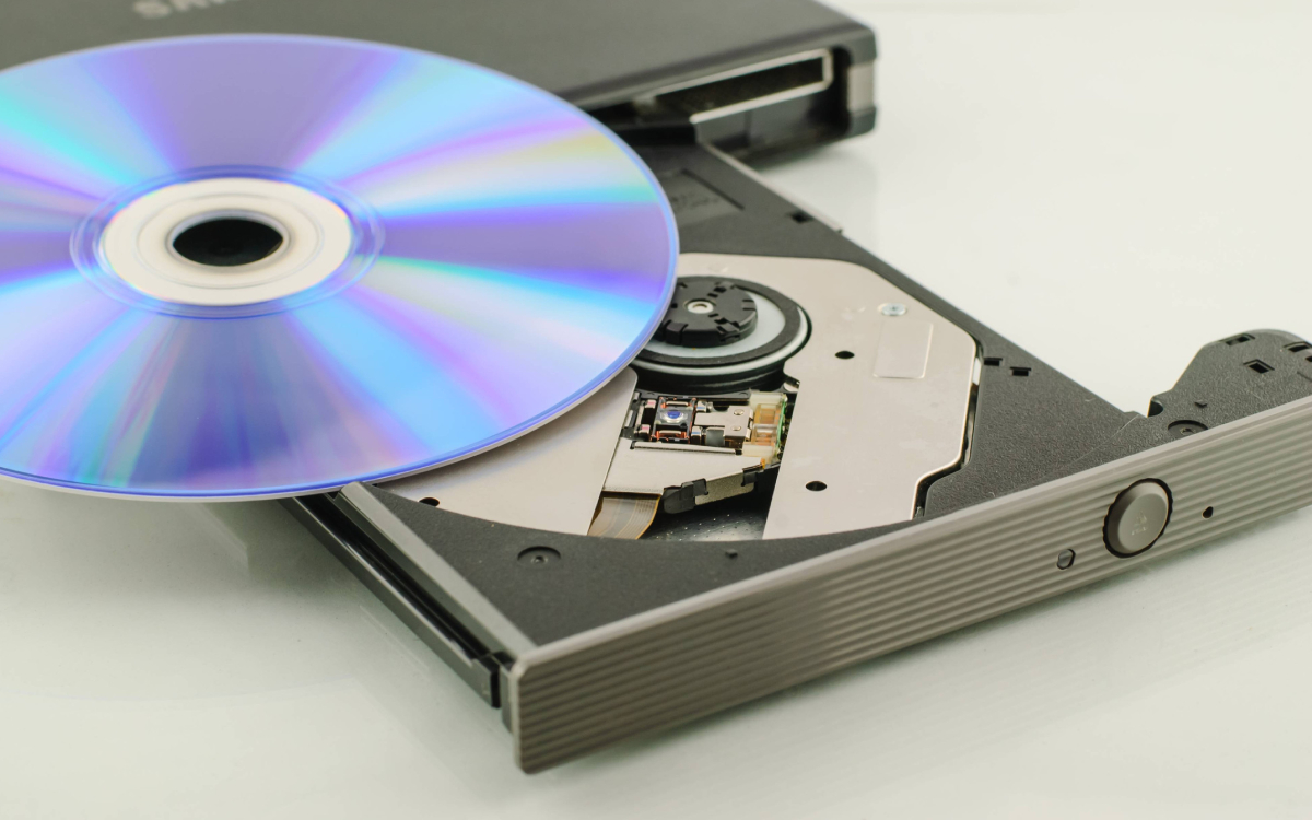 Pourquoi la fin de Windows 10 fait exploser les ventes de lecteurs optiques dans ce pays