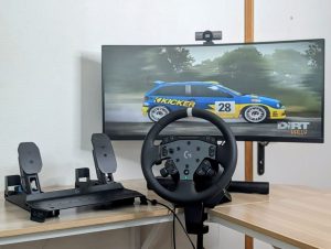 Test Logitech RS50 et RS Pedals : le volant Direct Drive qui veut faire trembler Fanatec