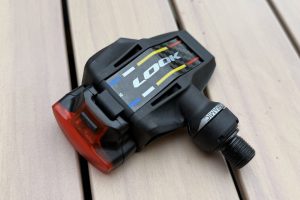 Des pédales de vélo qui forment un “cercle de lumière” : la bonne idée de Look qui améliore la sécurité